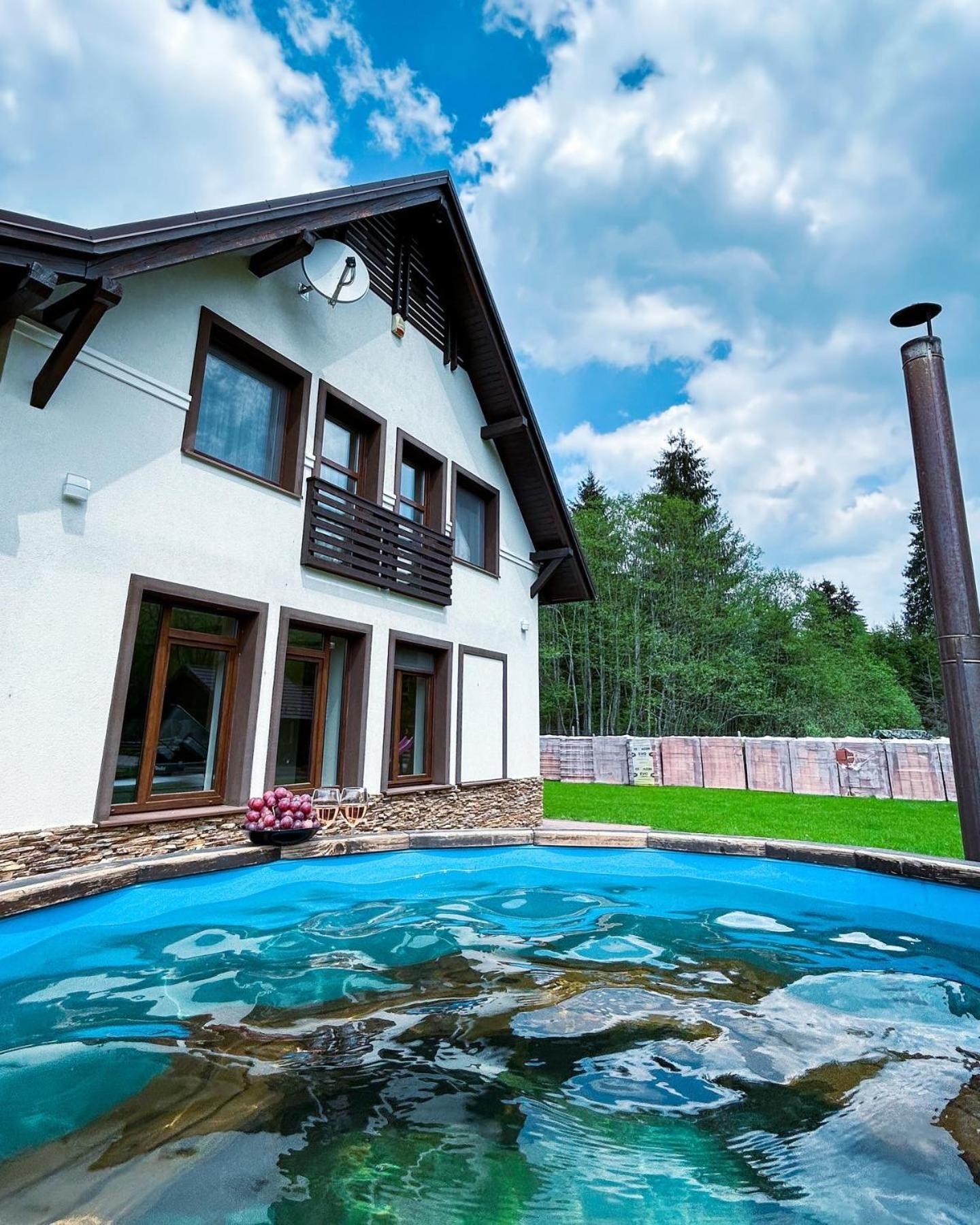 Mountain Paradise & Wellness Villa Izvoare  Exterior photo